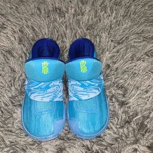 Brand new Toddler size 8 Kyrie six pool